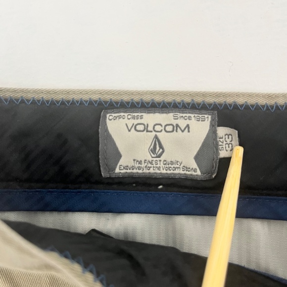 Volcom Men’s 33 Vmonty Chino Pants Khaki/Brown Straight Flat Front Stretch A1131 - Picture 3 of 14